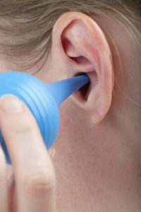 bulb syringe to clean ear