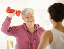 Woman using exercise to prevent sarcopenia