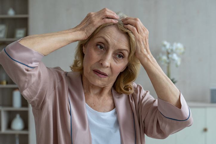 woman itching head scalp psoriasis